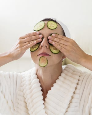 spa-home-fresh-healthy-cucumber-facial-mask-concept
